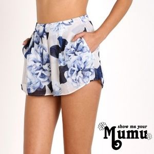 NWT Show Me Your Mumu Sawyer Short Bouquet Blue
